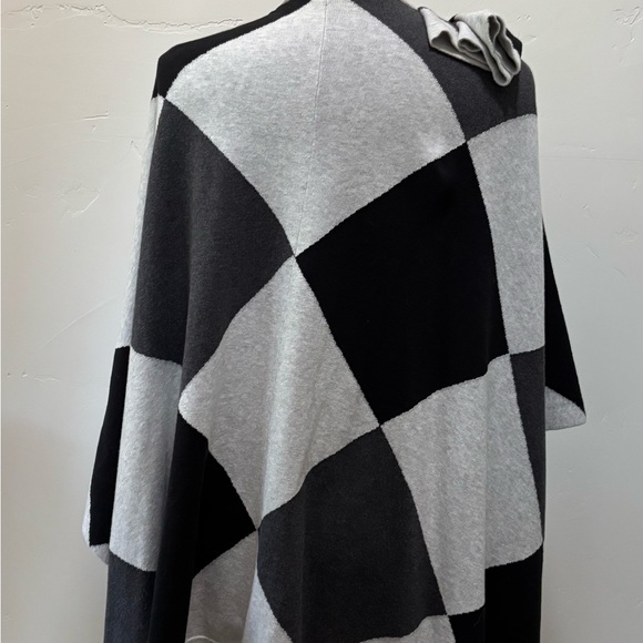 MARBLE Black and Gray Geometric Wrap - Picture 3 of 5